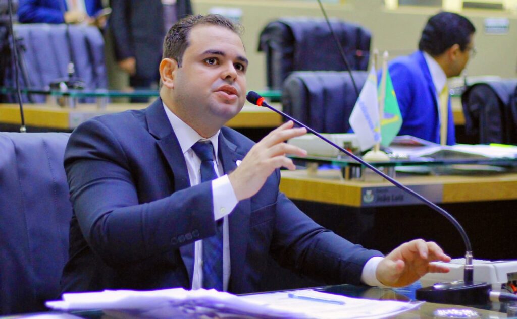 Deputado Roberto Cidade propoe PL para Programa de Reforco Escolar
