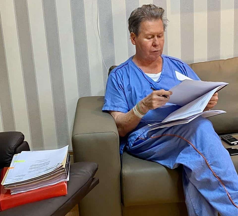 Arthur no Sírio-Libanês para tratamento de Covid-19.
