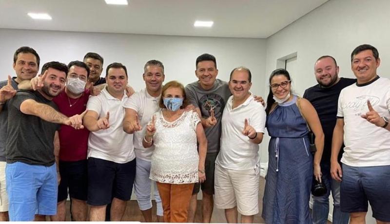 Deputados do blocão confraternizam
