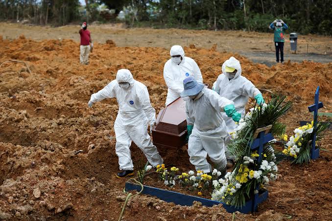Servidores que atuam nos cemitérios de Manaus podem ser priorizados