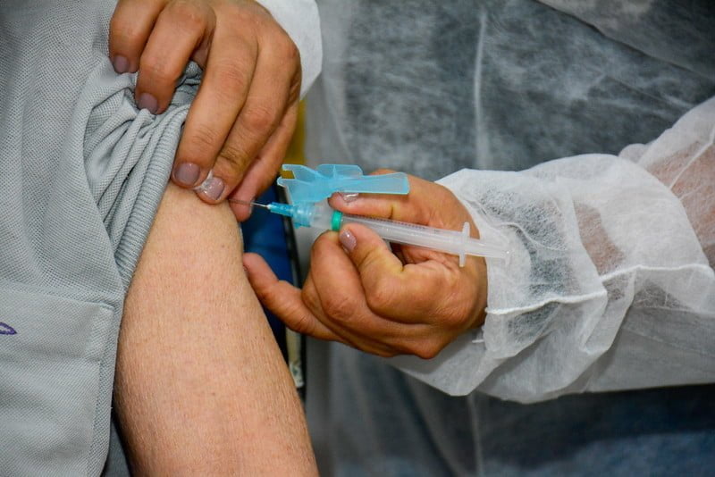 Se tiver comorbidade, maior de 45 já se vacina em Manaus