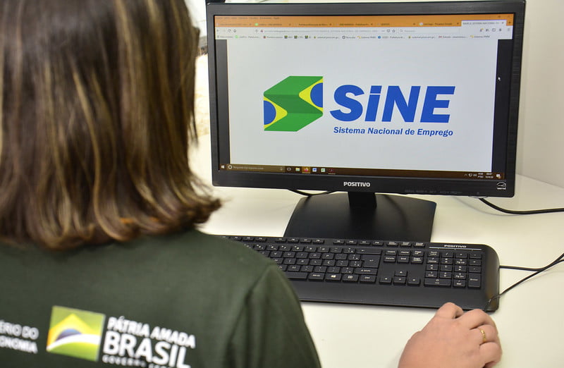 Postos de trabalho têm vagas para pessoas sem experiência