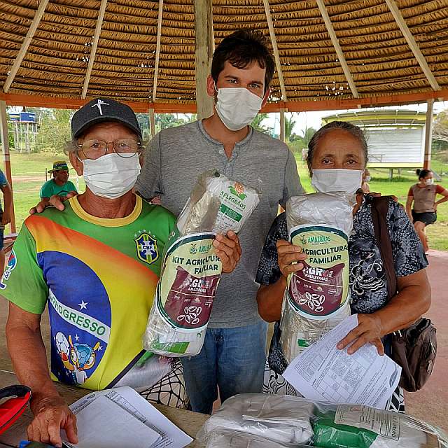 Produtor de comunidades de Itacoatiara foram atendidos