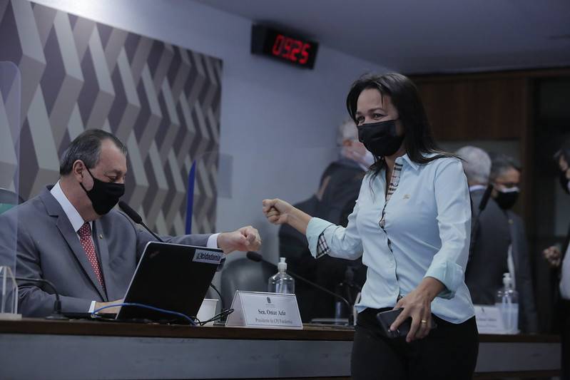Senador Omar Aziz e senadora Eliziane Gama estão juntos novamente em uma CPI