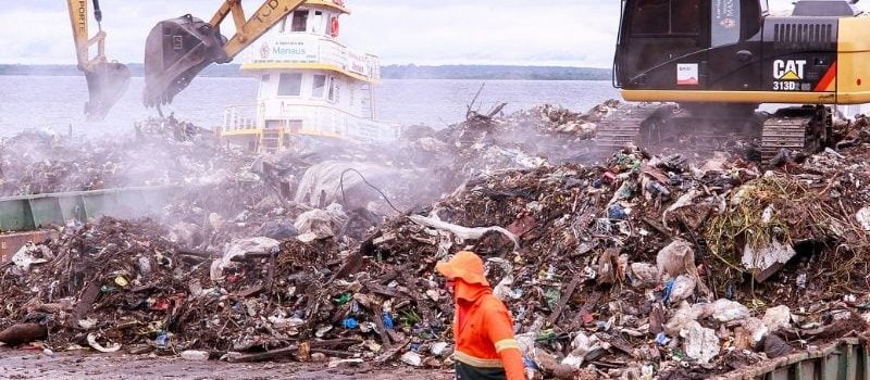 Lixo coletado de igarapés de Manaus