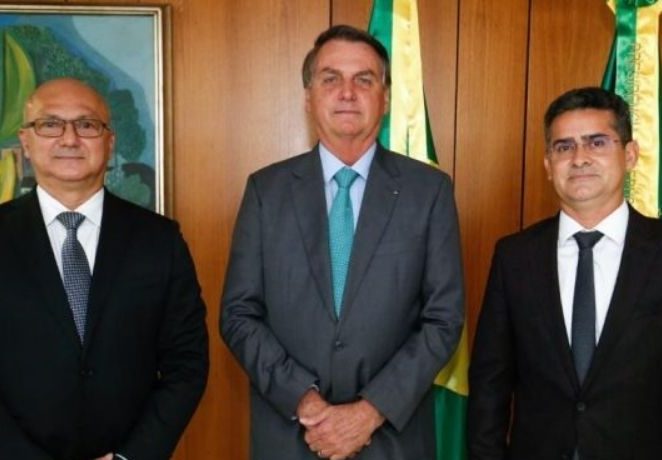 Menezes, bolsonaro e David Almeida
