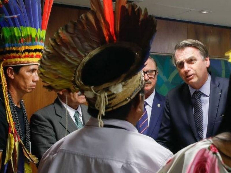 Tenente ameaça índios