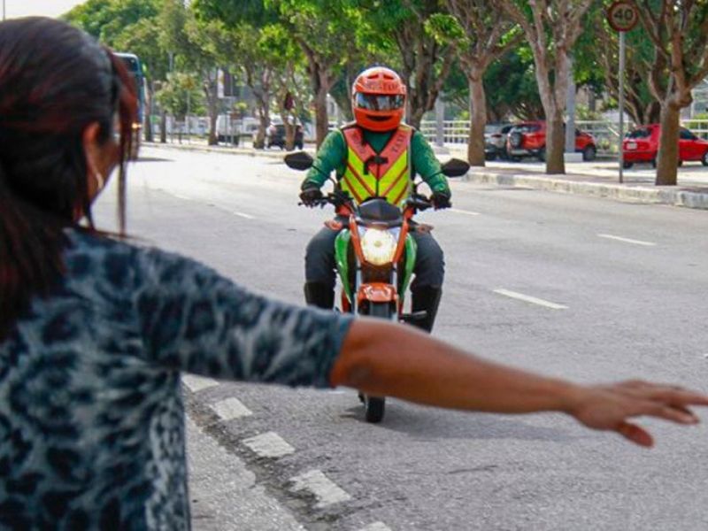 técnicas de pilotagem a mototaxistas em Manaus
