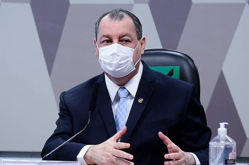 Omar desconfiado