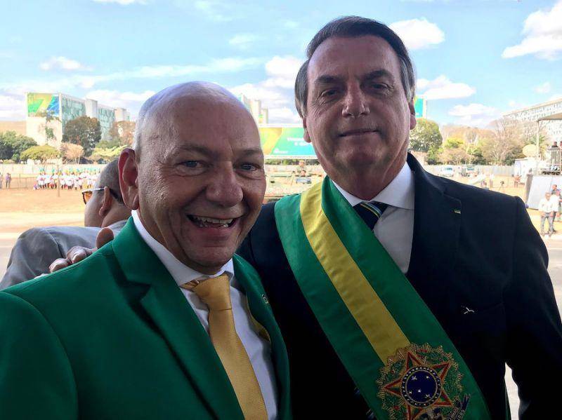 Hang é apoiador de Bolsonaro e diz que segurá "combatendo o comunismo (Foto: Reprodução)