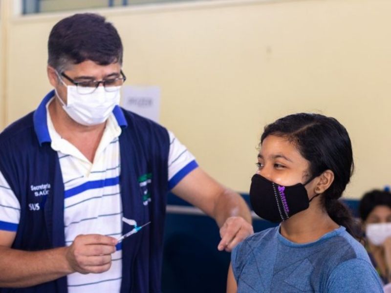 campanha de vacinação para crianças e adolescentes em Manaus