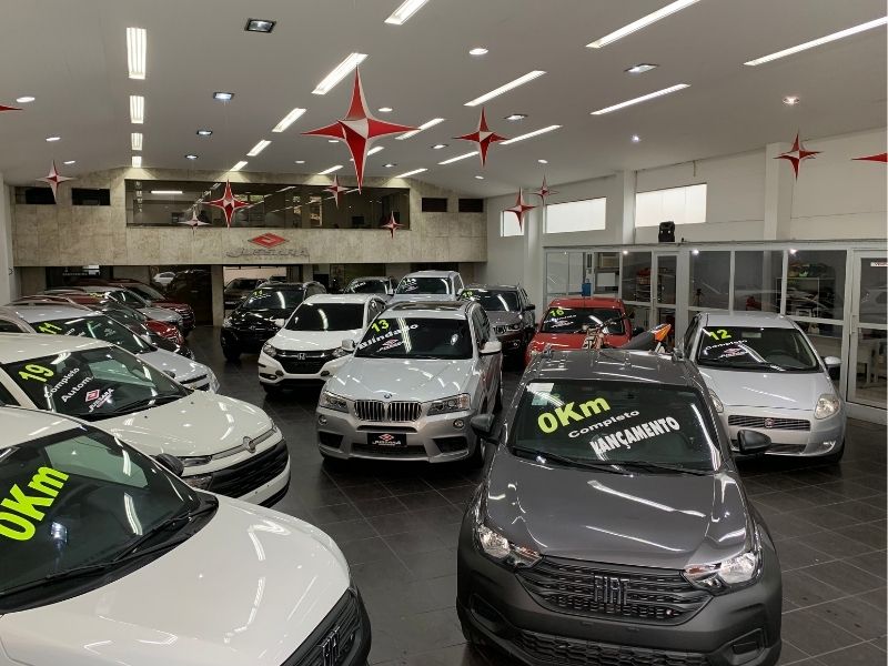 Concessionárias voltam a ter automóveis para pronta-entrega - RealTime1