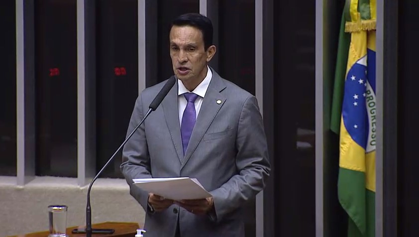 Deputado Sidney Leite é o relator da MP e incluiu renovação de outorgas de rádiodifusão (Foto: Reprodução)