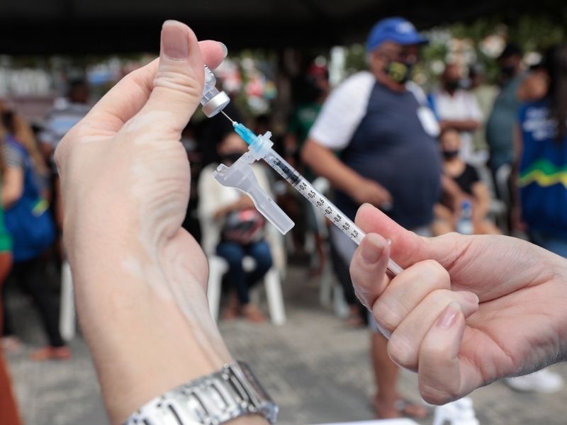 vacinação contra a covid-19 adolescentes