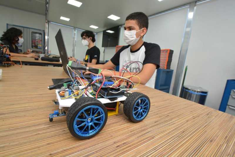 UEA e Academia Stem oferecem curso gratuito de Robótica Básica - RealTime1