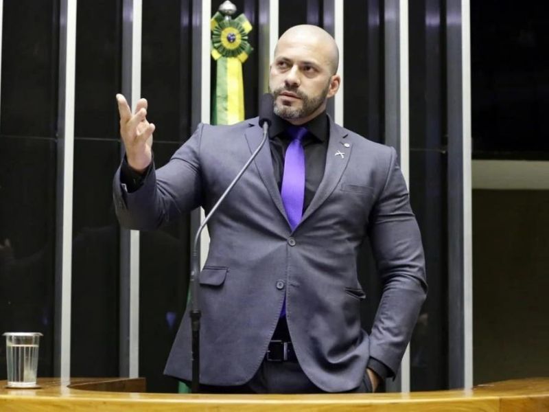 Daniel Silveira indulto / Daniel Silveira está impedido de usar recursos públicos em sua campanha e foi condenado a devolver o dinheiro que tenha recebido (Foto: Michael Jesus/Agência Câmara)