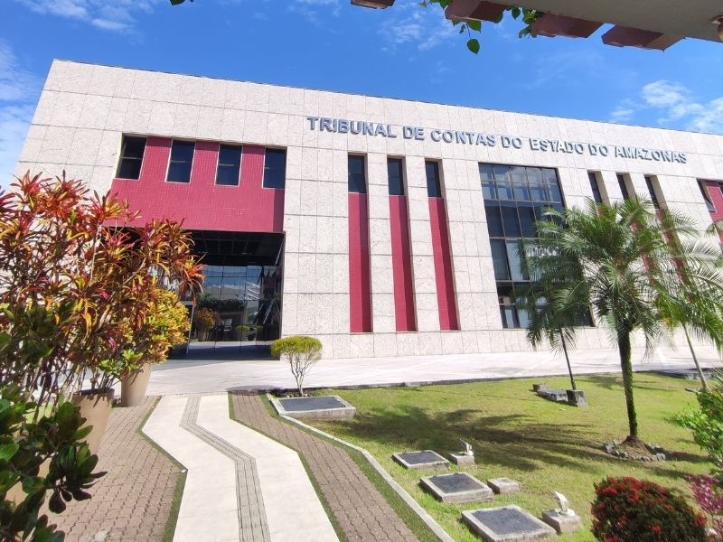 TCE-AM re&uacute;ne doutores de universidades da Europa em painel internacional