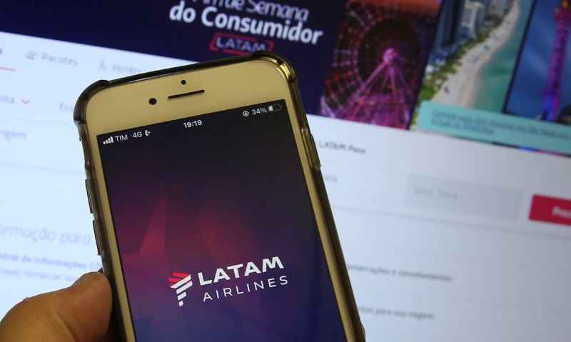 Latam cancela voos por aumento dos combustíveis