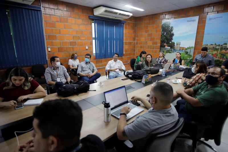 Reunião alinhou os detalhes para implantação do ônibus elétrico para circulação em Manaus (Foto: Tiago Corrêa/ UGPE)