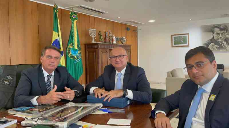 Wilson Lima conversou com o presidente Bolsonaro acompanhado do coronel Alfredo Menezes (Foto: Divulgação/Secom)