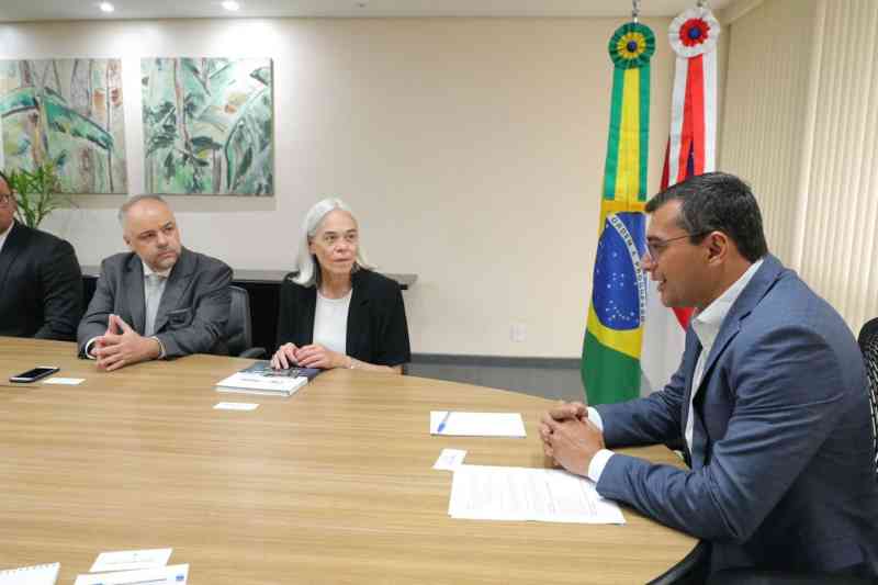 A ministra e outros representantes do Conselho Nacional de Justiça (CNJ) cumprem, em Manaus, agenda para inspecionar unidades prisionais (Foto: Divulgação/Secom)