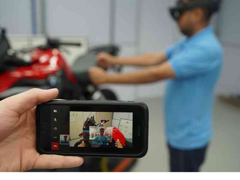 Projeto permite resolver problemas remotos na produção de motos (Foto: Divulgação/BMW)