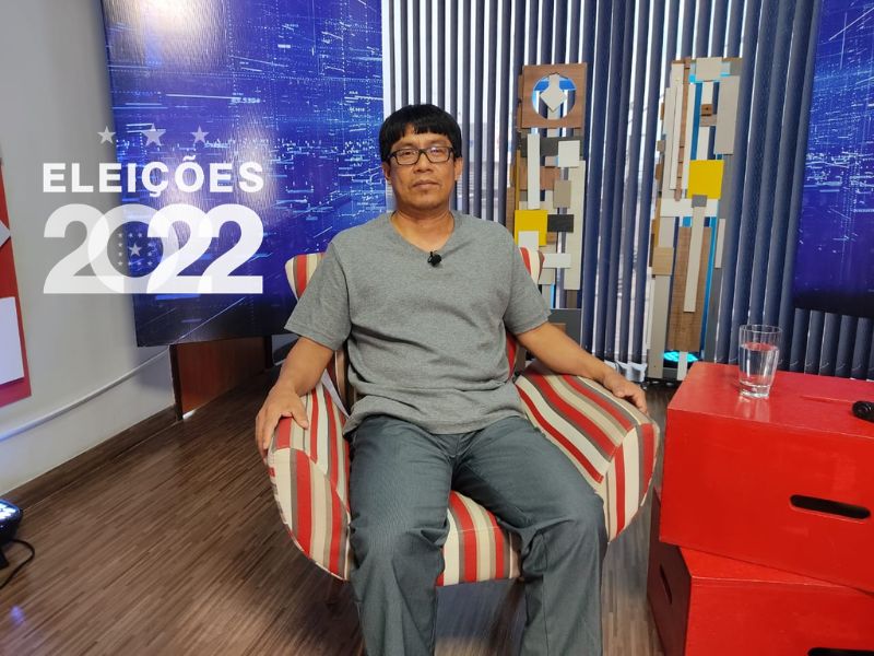 Israel Tuyuka / Israel Tuyuka reservou o período da tarde para fazer gravação de vídeos para os programas da propaganda eleitoral (Foto: Reprodução/RealTime1)