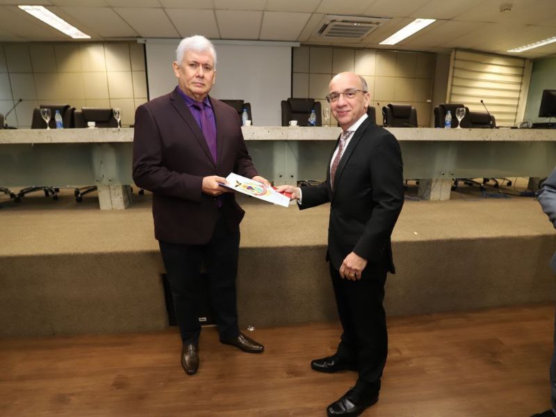 TCE entrega à Justiça Eleitoral lista de gestores com contas reprovadas no AM