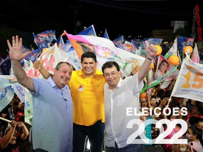 Omar, Bi Garcia e Braga realizaram comício no bairro do Palmares, em Parintins (Foto: Divulgação/Assessoria)