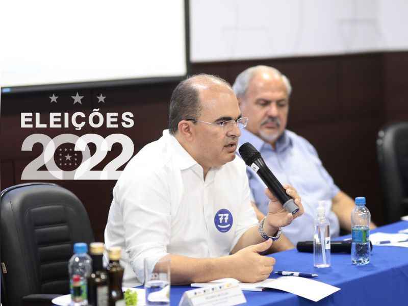 Ricardo Nicolau assinou documento com reivindicações dos lojistas aos candidatos ao Governo (Foto: Marcelo Cadilhe/SD)