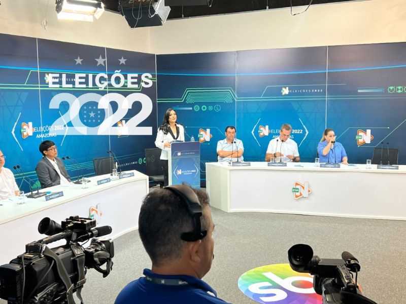 A mediadora Márcia Dantas, durante o debate, reiterou que Braga pediu seu direito de resposta, não ocorrendo discussão (Foto: Divulgação/Assessoria)