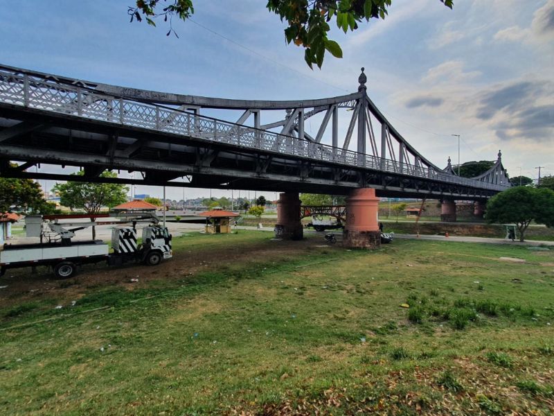 Ponte da avenida 7 de Setembro volta a receber iluminação após dez anos