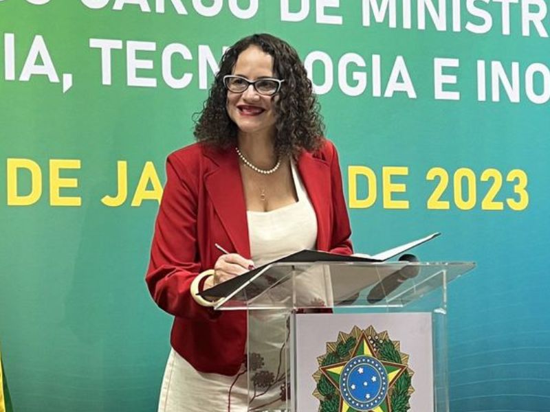 Luciana Santos assume o Ministério da Ciência e promete usar biotecnologia para preservar a Amazônia