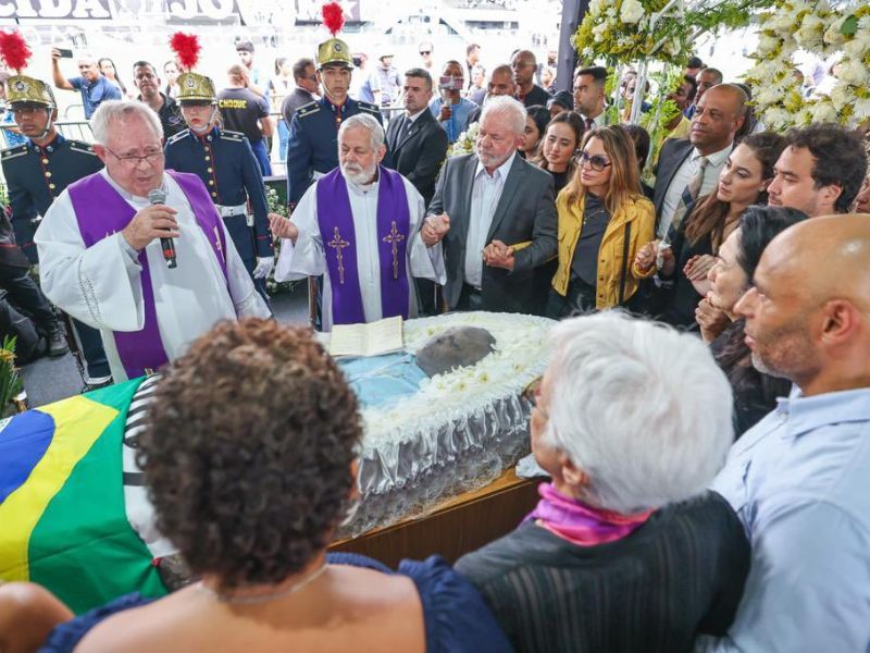 Lula participa do velório do rei Pelé