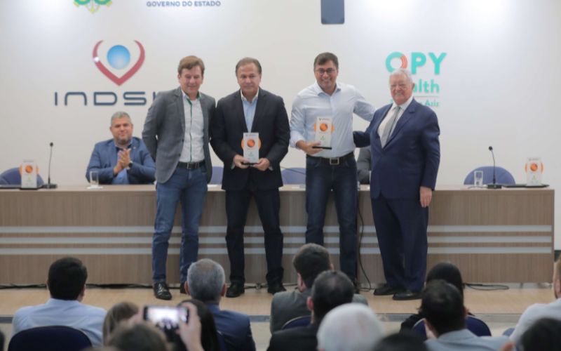 Wilson comemora certificação internacional do Hospital Delphina Aziz