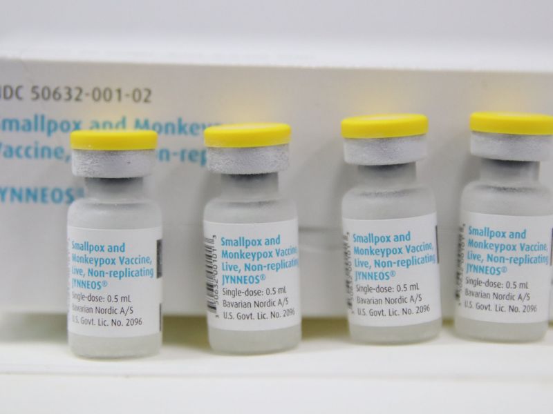 Ampolas de vacinas contra MPOX
