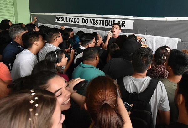 Alunos aprovados no vestibular