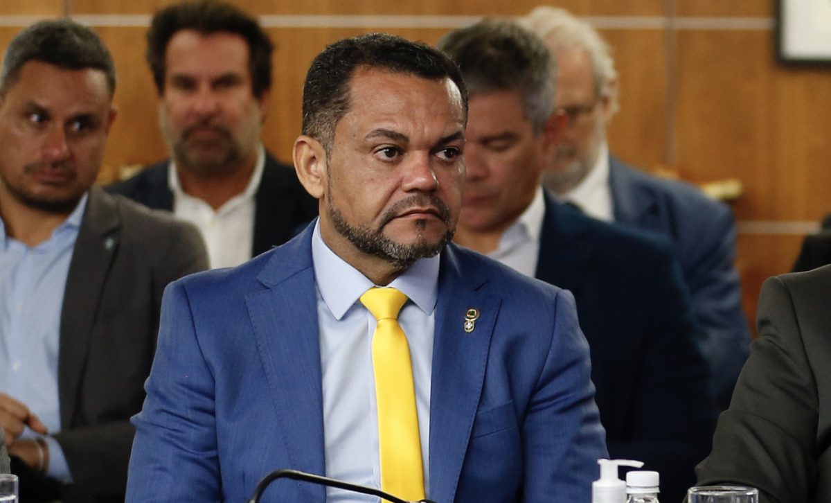 Presidente da FAF Rozenha