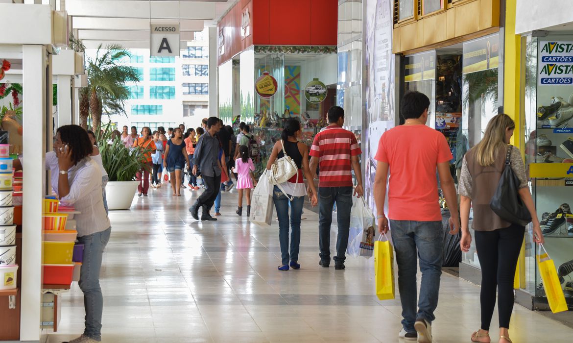 Shopping aberto para compras do Dia dos Namorados