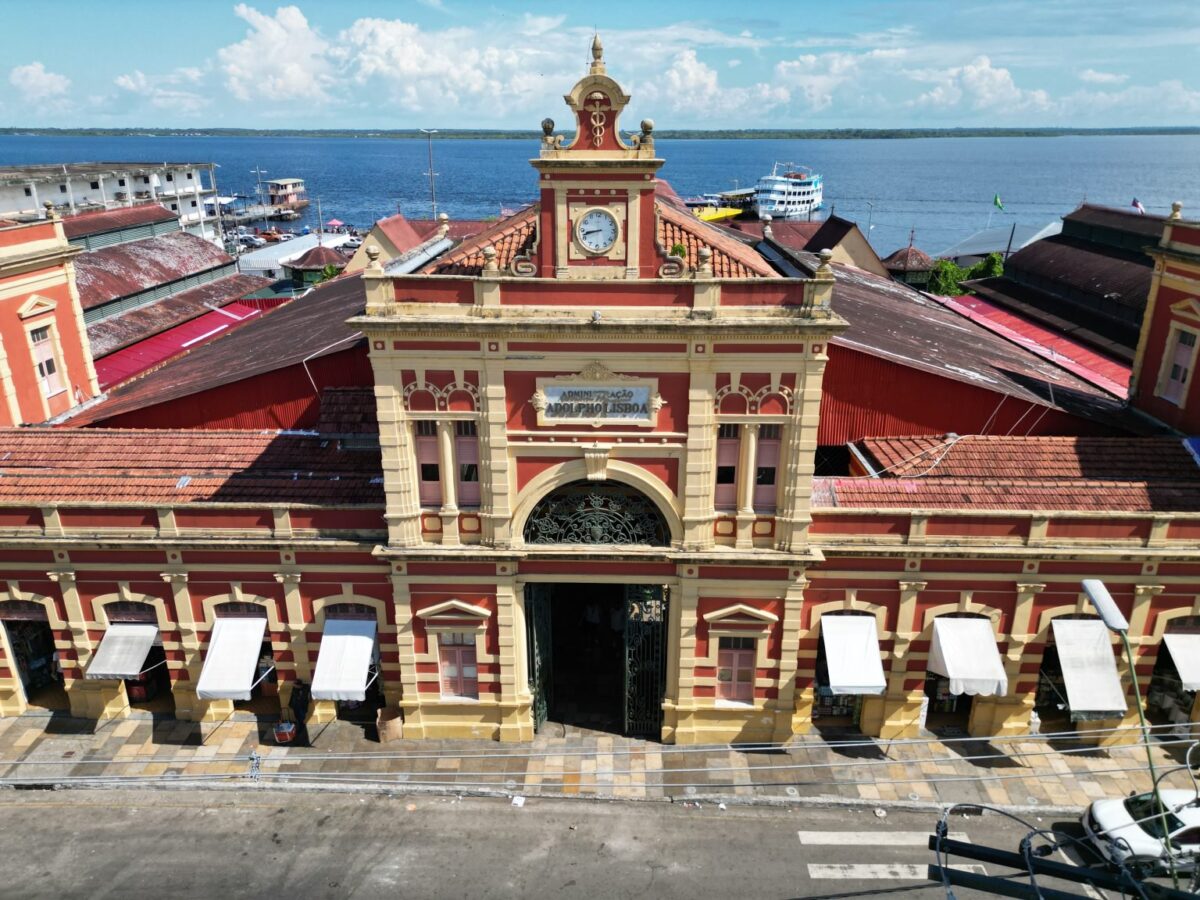 Frente do mercado municipal Adolpho Lisboa, em Manaus