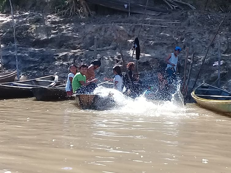 Indígenas da etnia Tikuna, da aldeia Bélem do Solimões, denunciaram crime ambiente em 2006