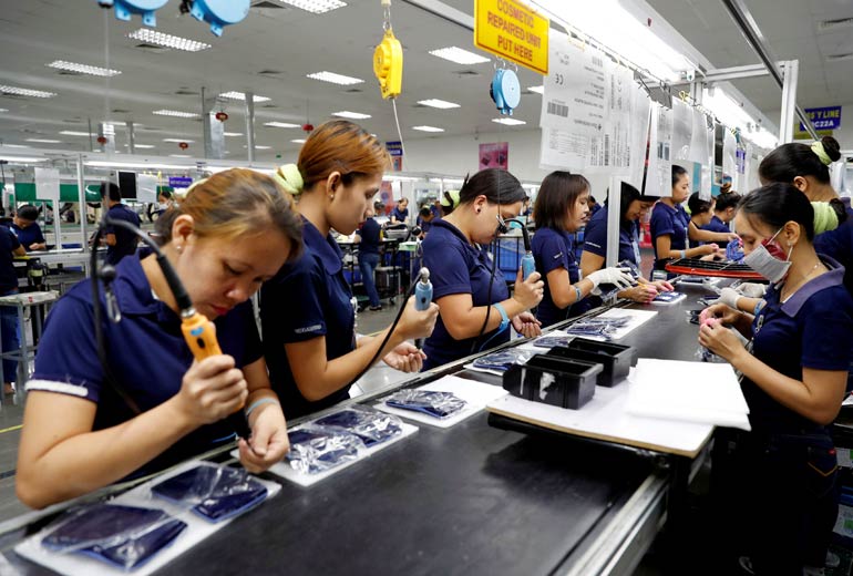 Trabalhadores da indústria Call Comp, em Manaus