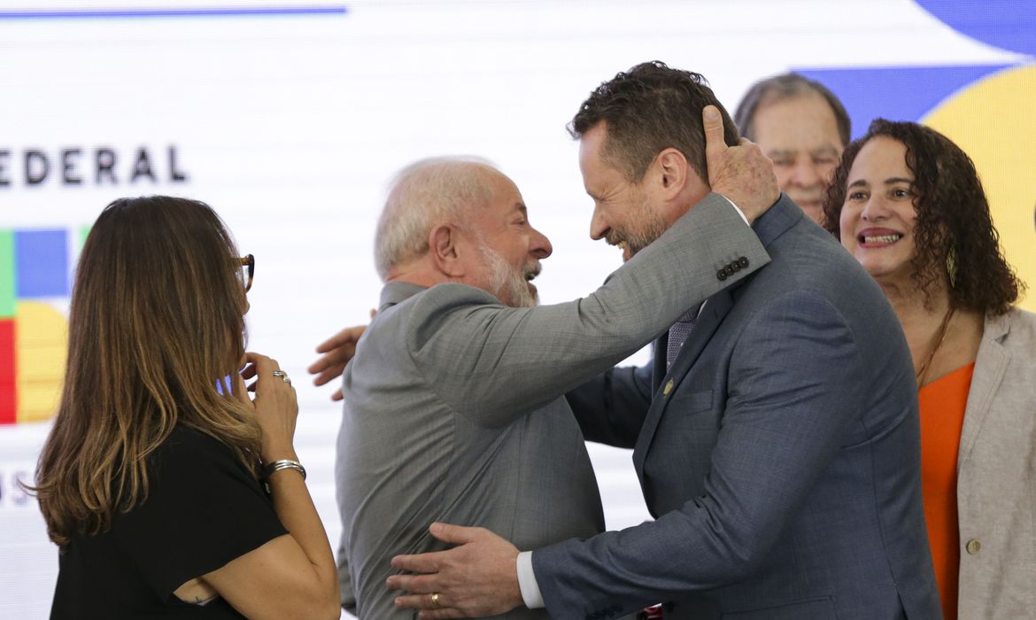 Lula homenageia o pesquisador da Fiocruz Amazônia Marcus Vinicius Lacerda