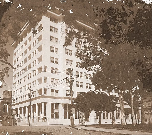 Imagem de 1950 do prédio do Iapetec, o primeiro edifício de Manaus