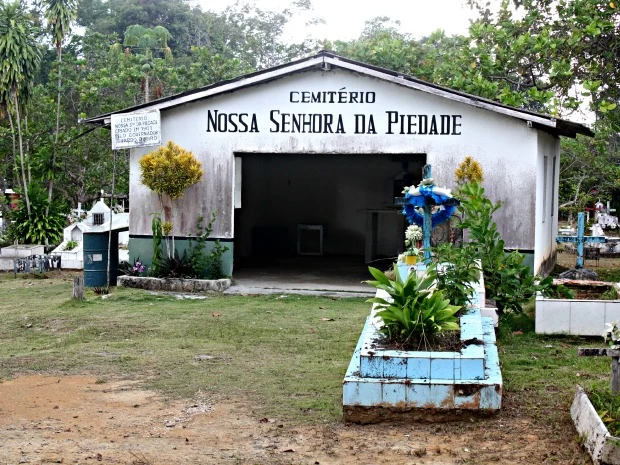 Cemitério Nossa Senhora da Piedade, no Tarumã, em Manaus