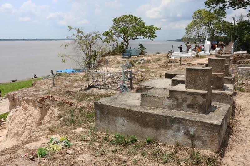 Cemitério São José do Jatuarana, na Zona Rural de Manaus