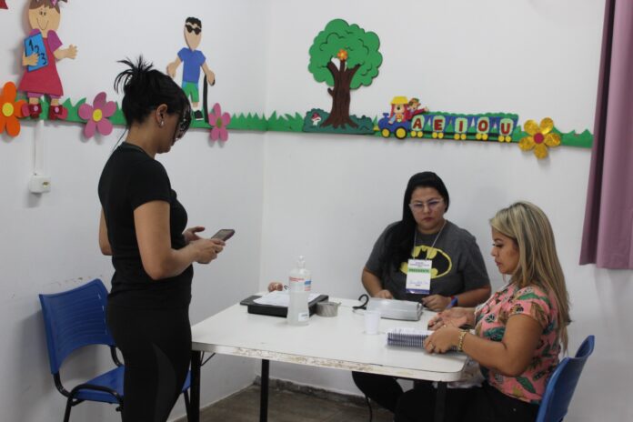 Cidadão vota na eleição para os Conselhos Tutelares de Manaus