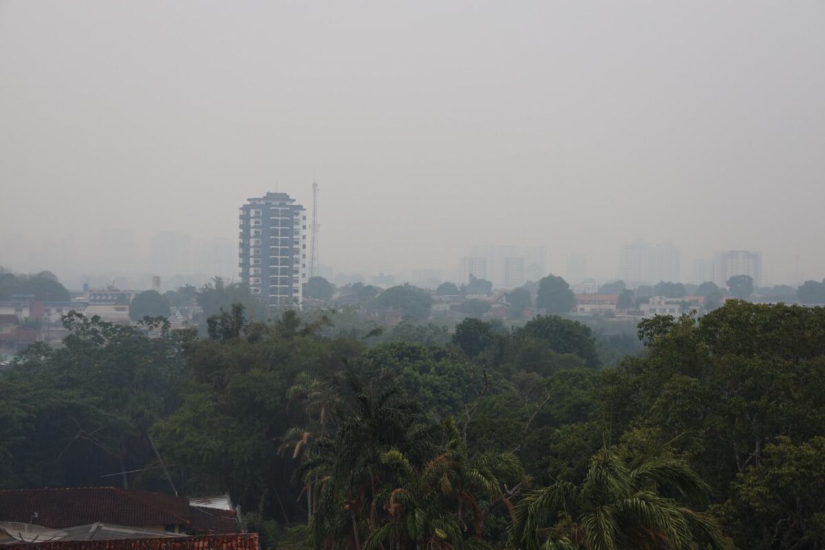 Fumaça volta a encobrir Manaus