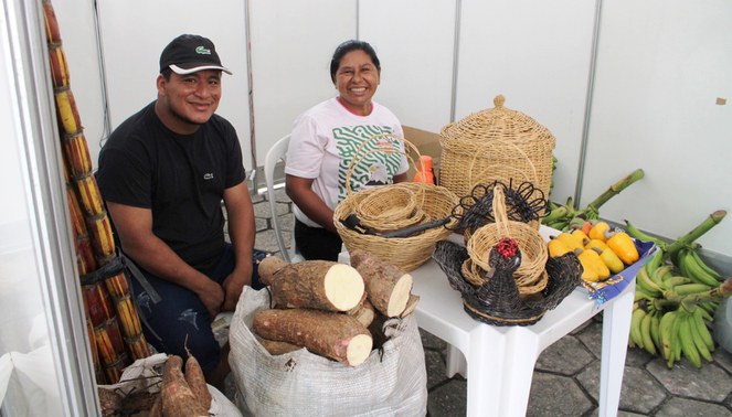 Produtores rurais comercializam seus produtos na Feira do DAS