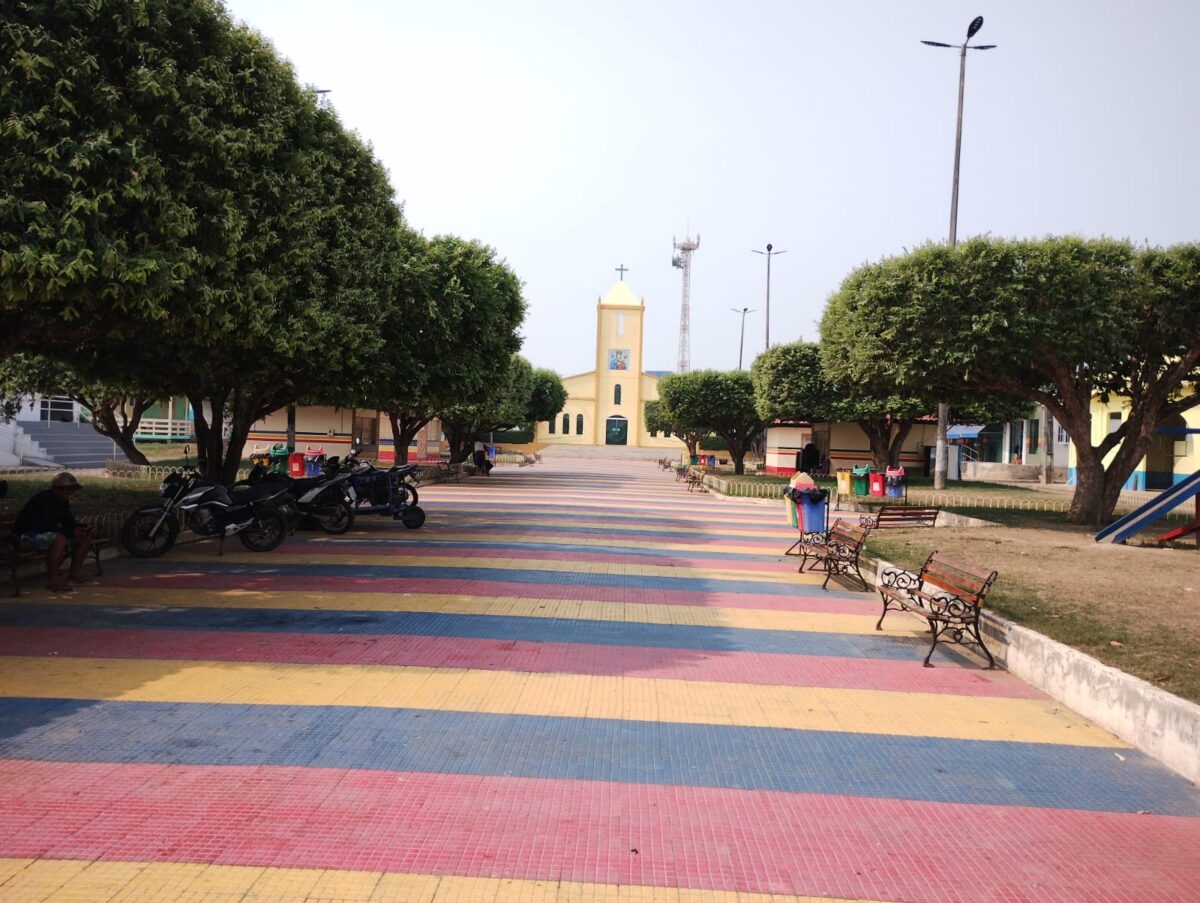 Praça central do Careiro da Várzea, no Amazonas
